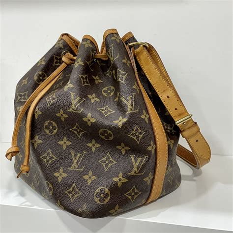 secchiello louis vuitton originale|louis vuitton handbags logo.